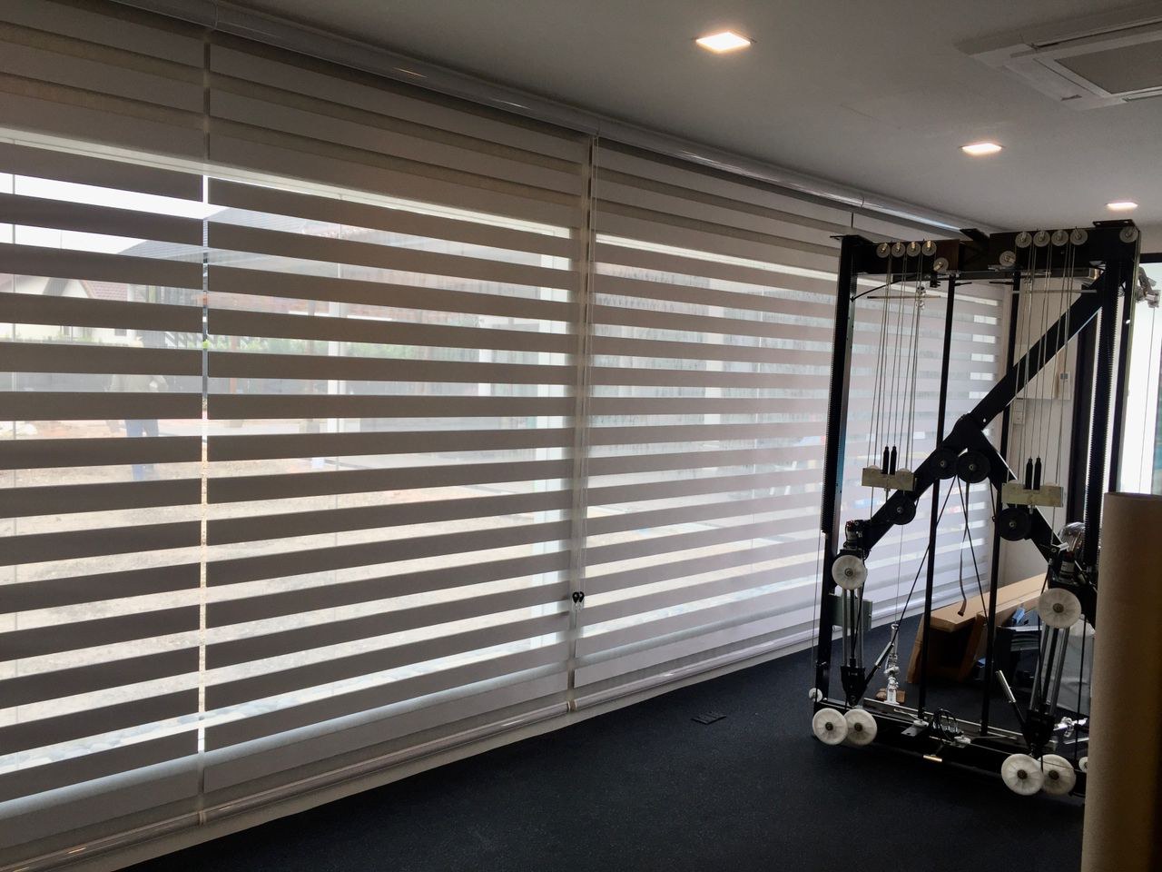 Combi blind detail showing the alternating sheer and solid bands